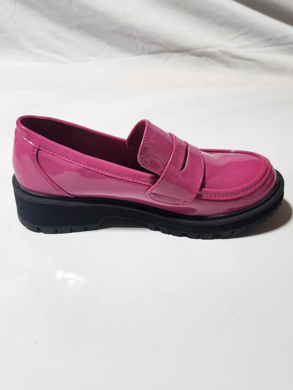 Link Girls’ Glossy Pink Loafers – Size 3 | Perfect for Fall & School Style!
